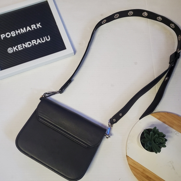 Metal lock crossbody bag - Picture 4 of 6